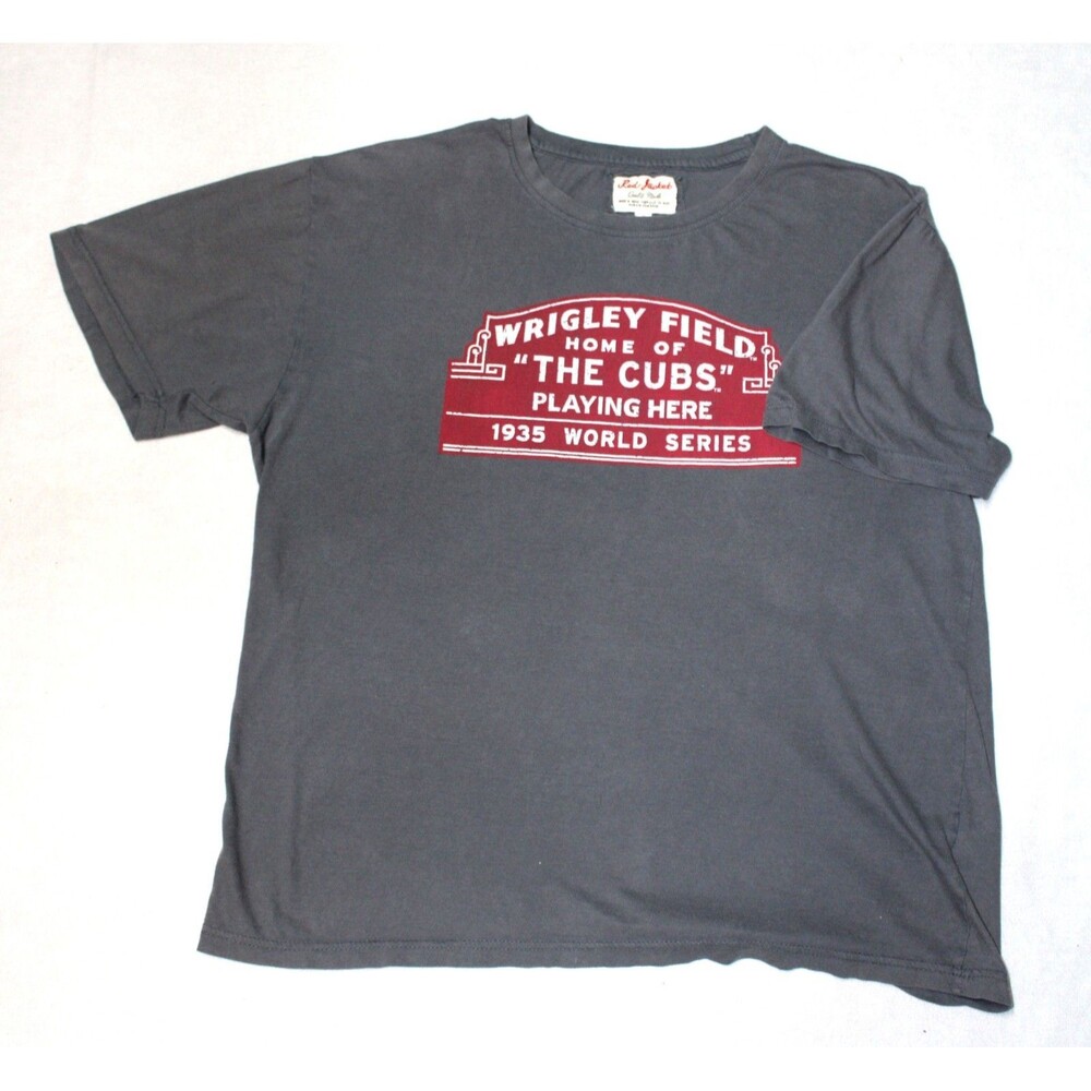 Red Jacket gray  Wrigley Field Chicago Cubs Tee SZ L